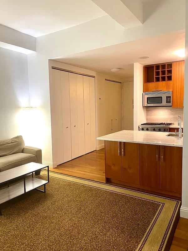 88 Greenwich Street Unit: 1218