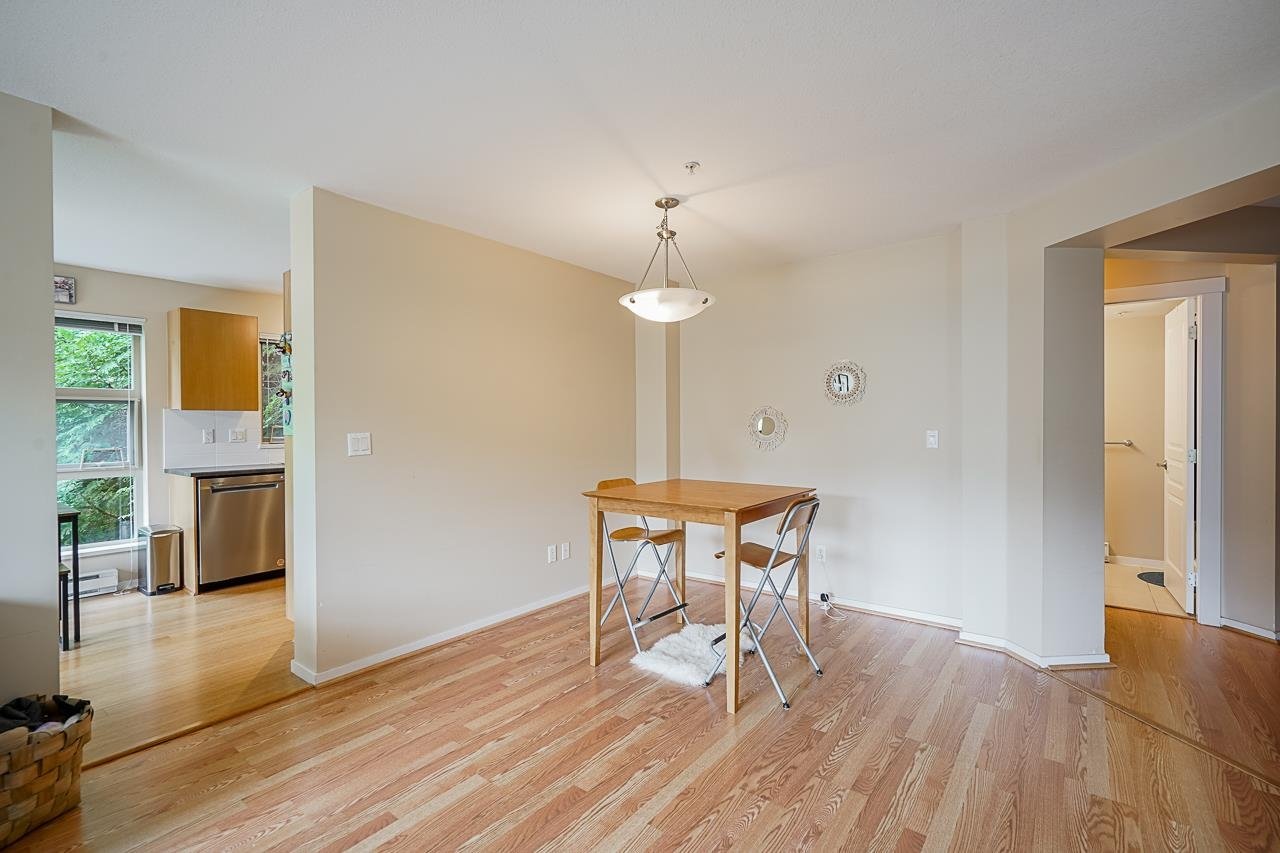 316-9319 University Cres