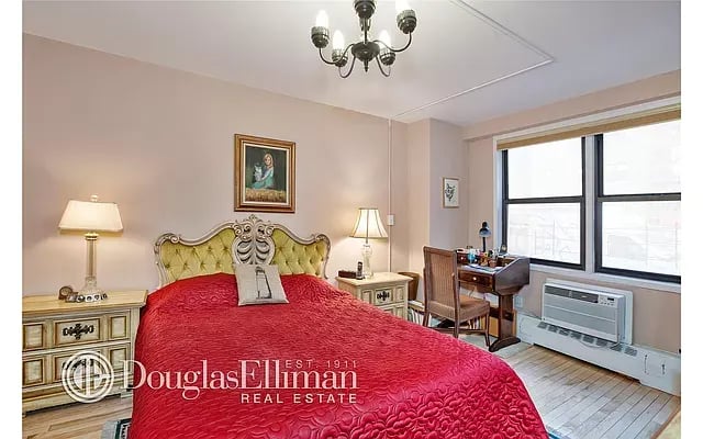 145 East 15th Street Unit: 1T