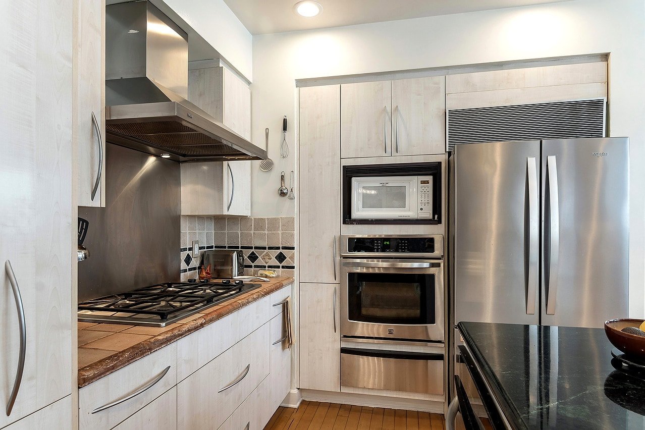 143 S Mansfield