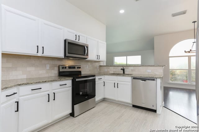 1033 Wellbrook