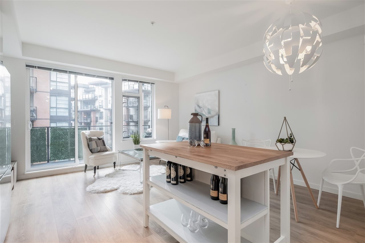 209-725 Marine Dr