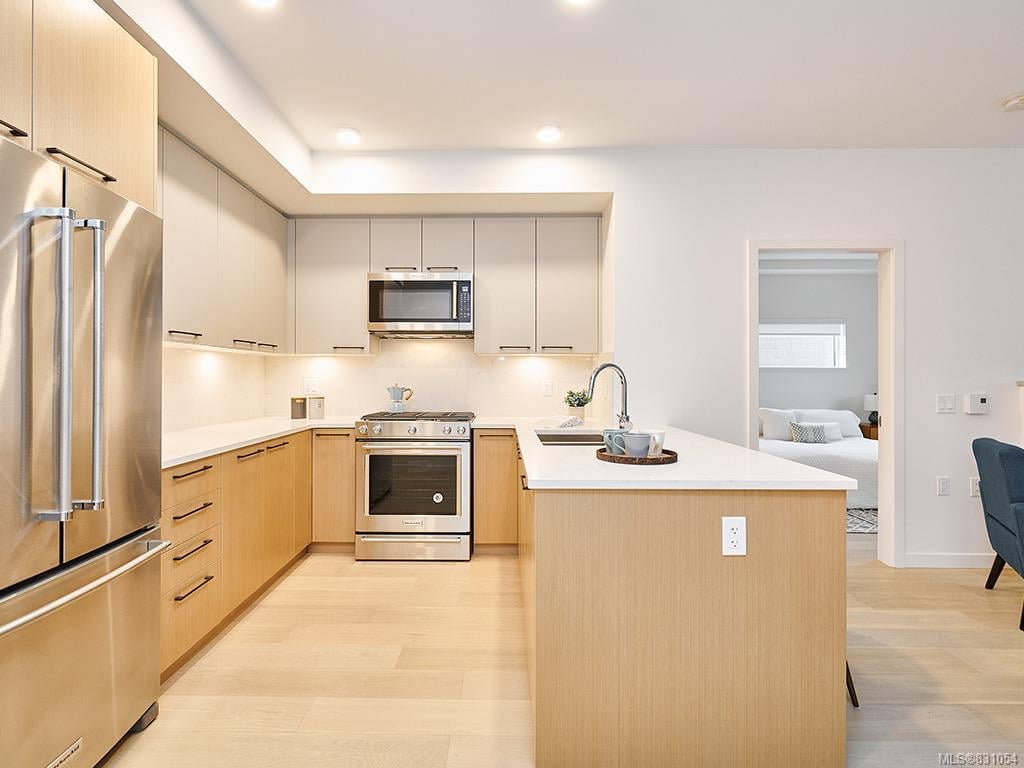 408-7162 West Saanich Rd, Central Saanich