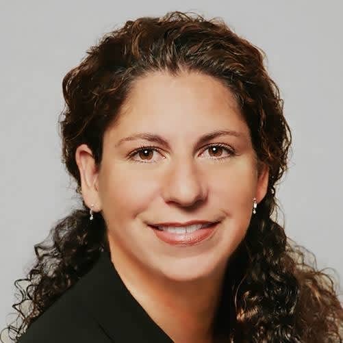 Elpis Hardiman Massapequa Park, NY Real Estate Agent Headshot