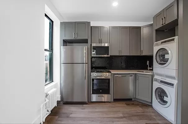 195 Franklin Street Unit: 3F