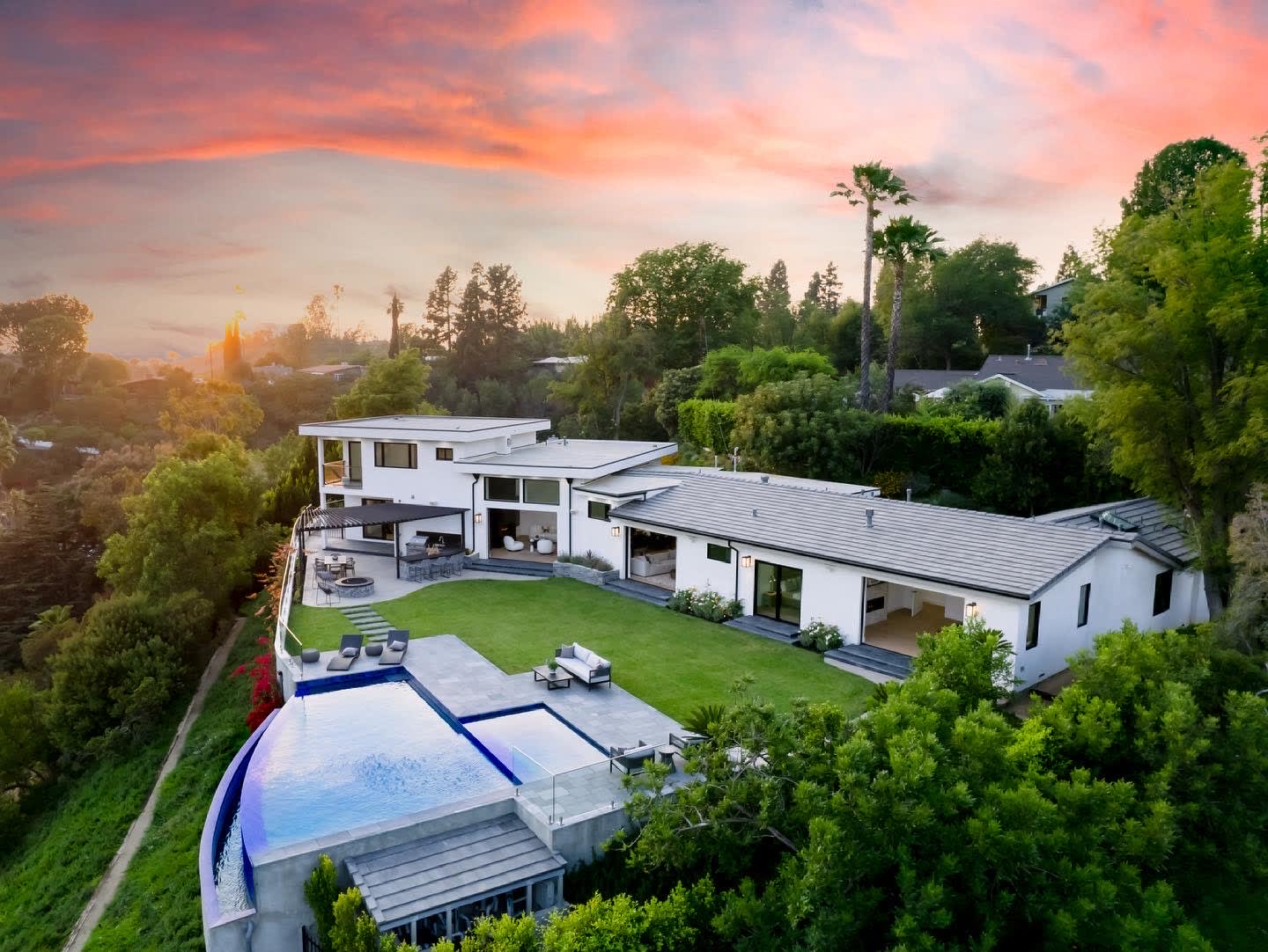 11480 Amanda Dr