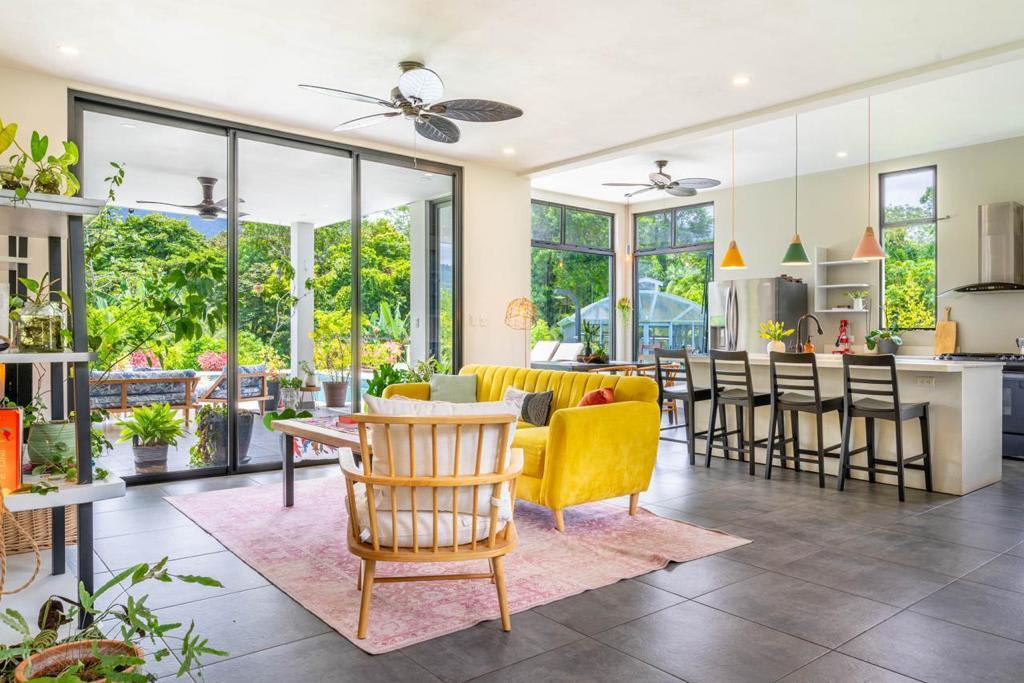 Casa Blanca, Stunning House Located in Ojochal