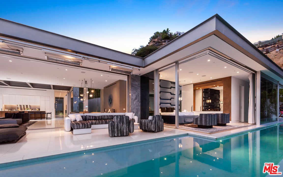Velvet House