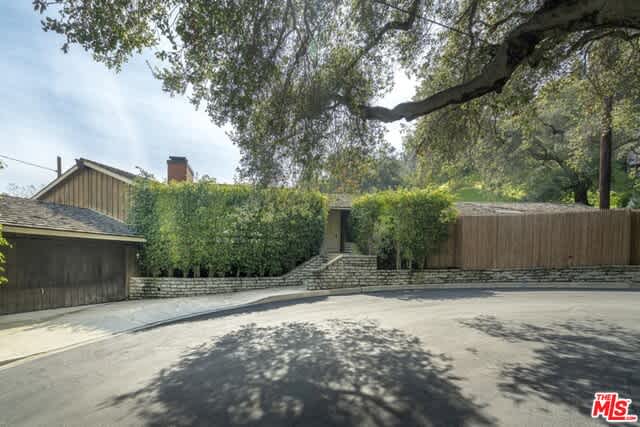 13230 Old Oak Ln
