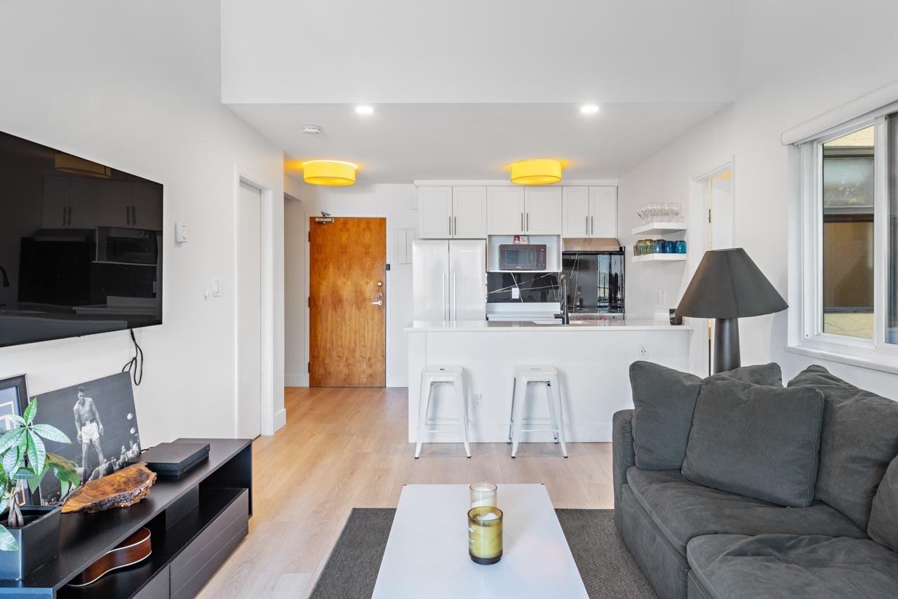 302-2458 York Ave