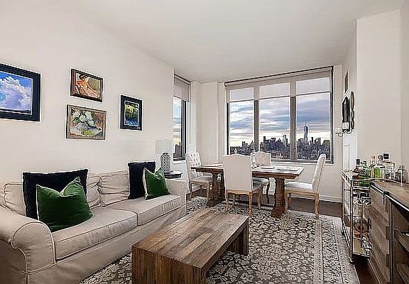 101 West 24th Street Unit: 29C