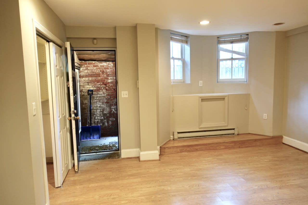 South End - Private Entry 1 bed 1 bath w. Laundry / Patio! 