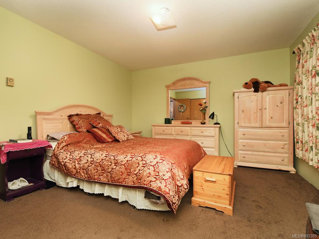 4075 Grange Rd, Saanich