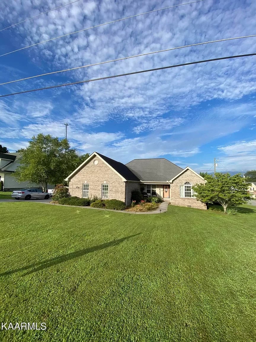 114 Walnut Ln