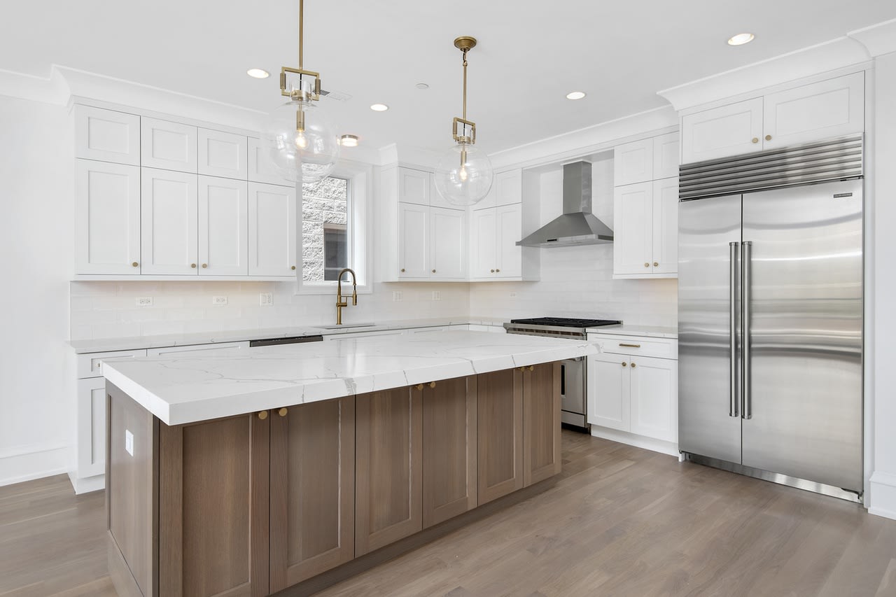2028 N Sheffield