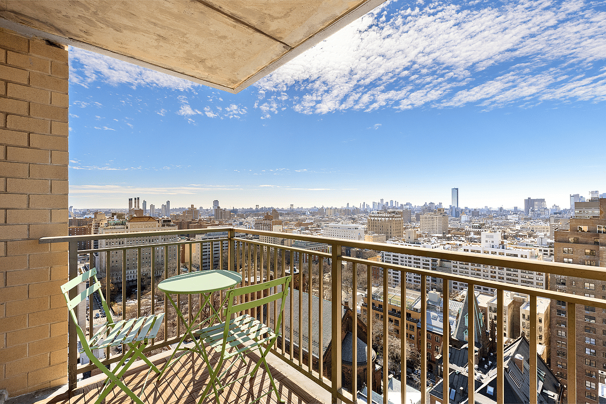 201 E 17th St #24B