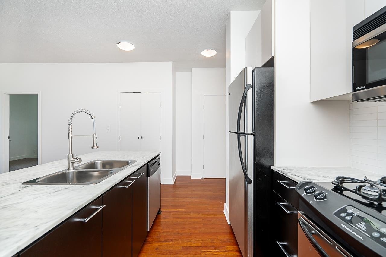 404-2828 Yew St