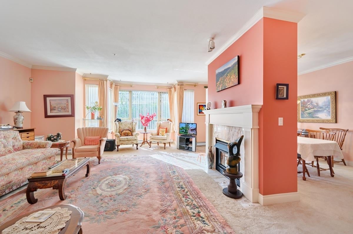 102-3790 W 7th Ave