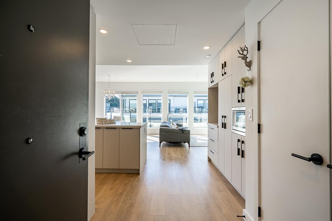 607-3038 St George St