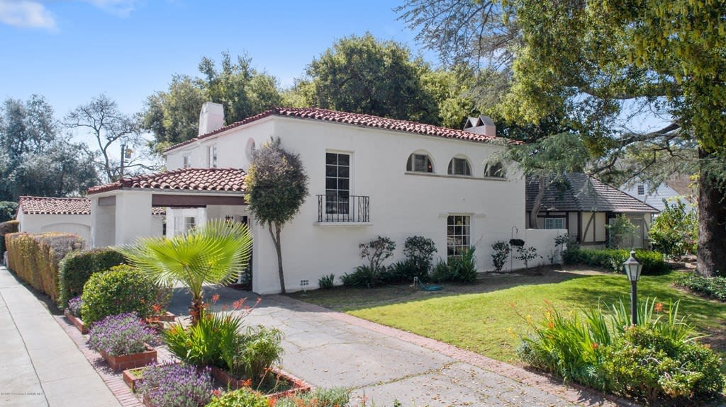 2174 Melville Drive