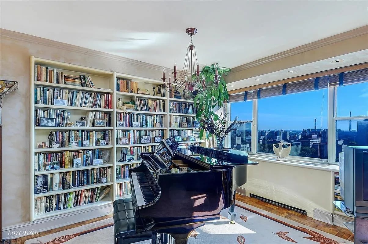 340 E 64th St, Apt 20J