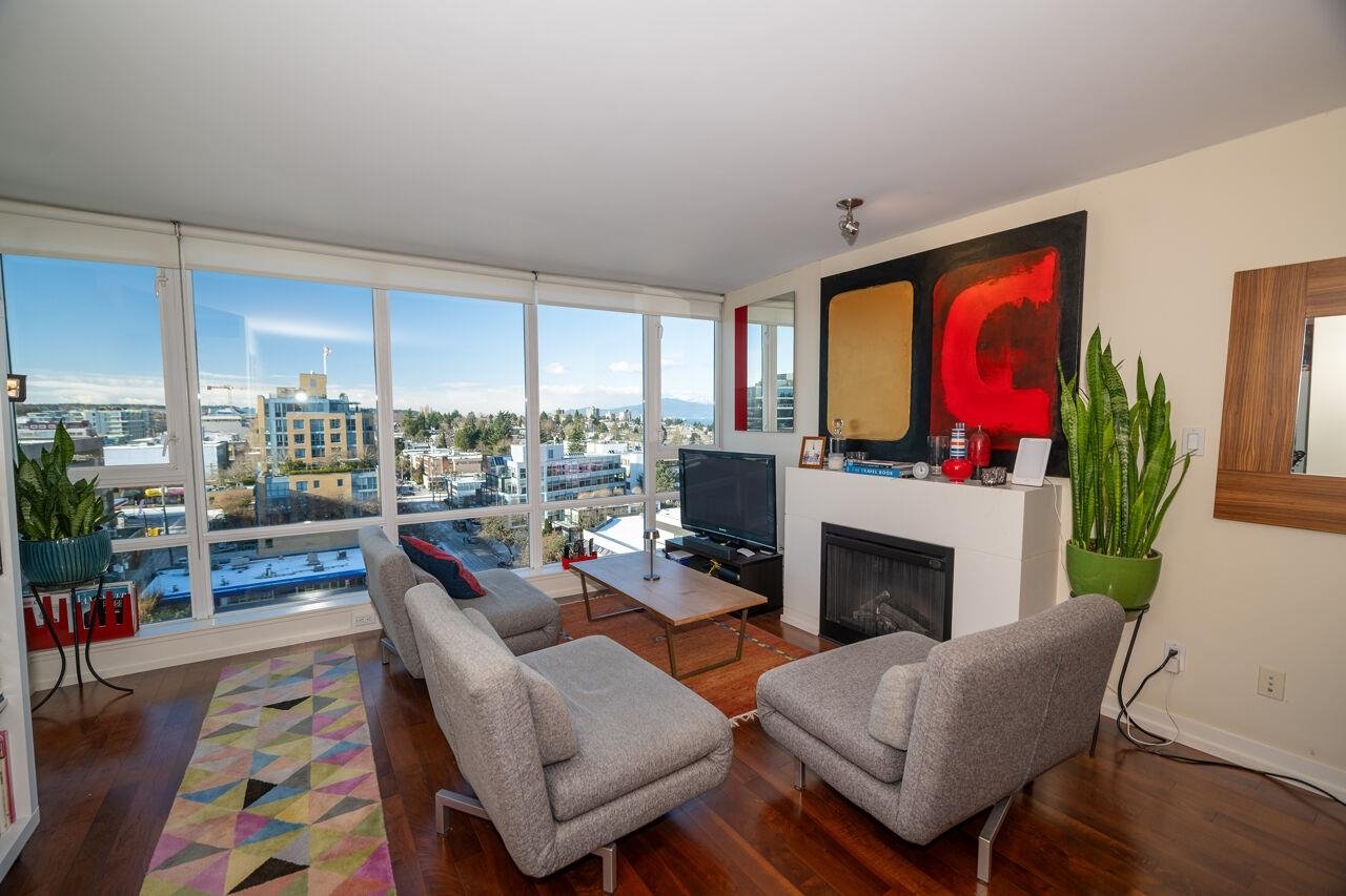 1102-1690 W 8th Ave