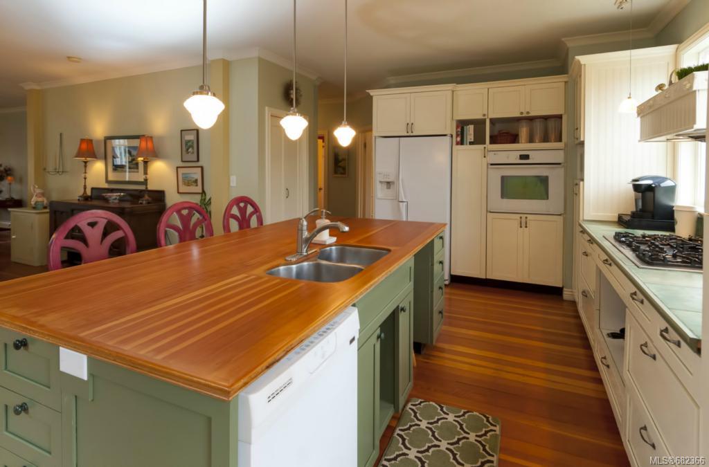 1640 Hollywood Cres