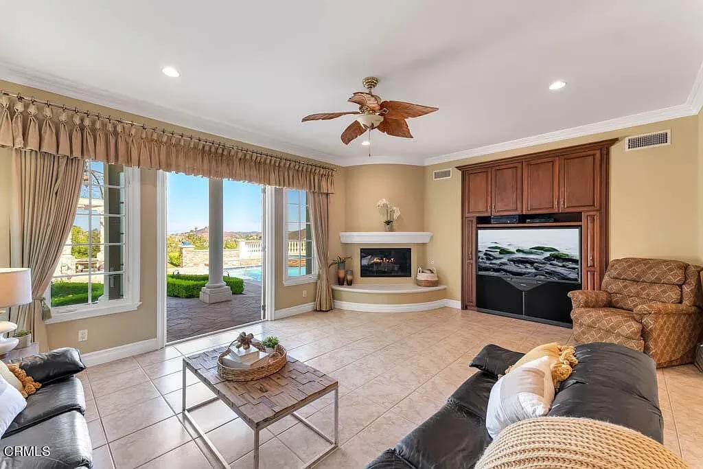 25401 Prado De Las Calabazas