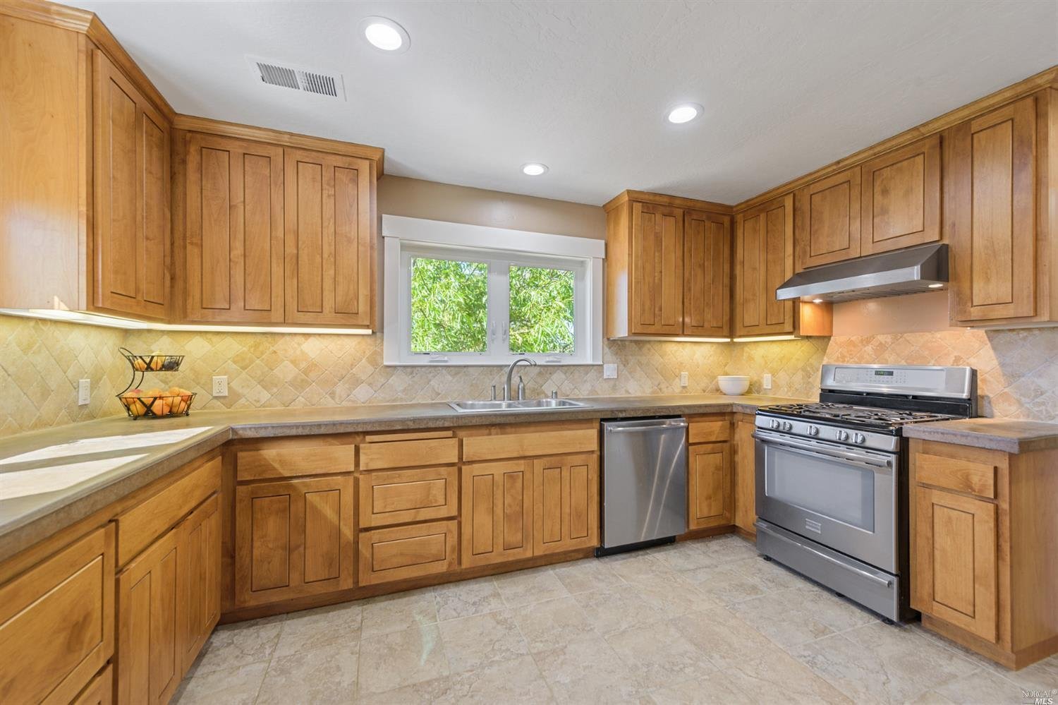 236 Cleveland Ln