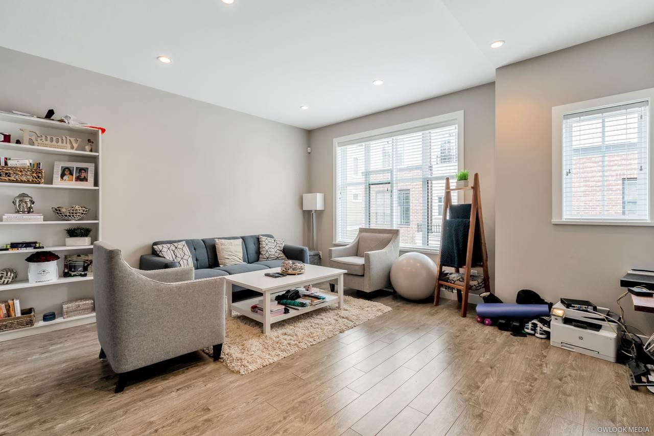 42-15588 32 Ave