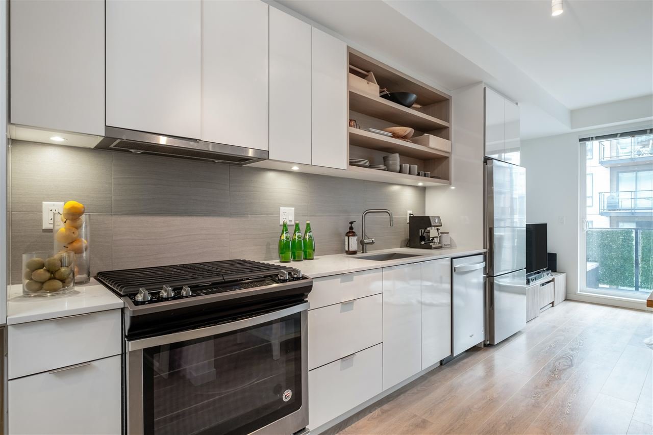 209-725 Marine Dr