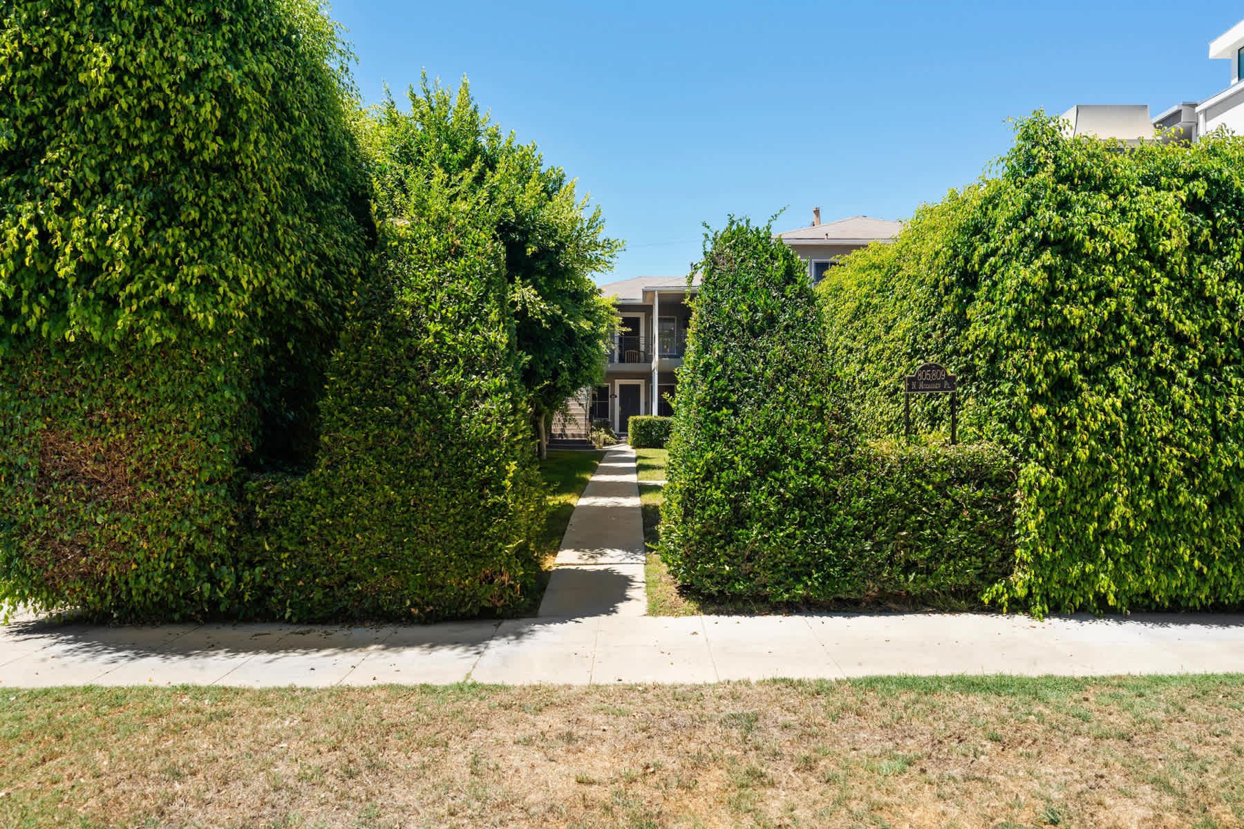 805 N McCadden Pl, Hollywood