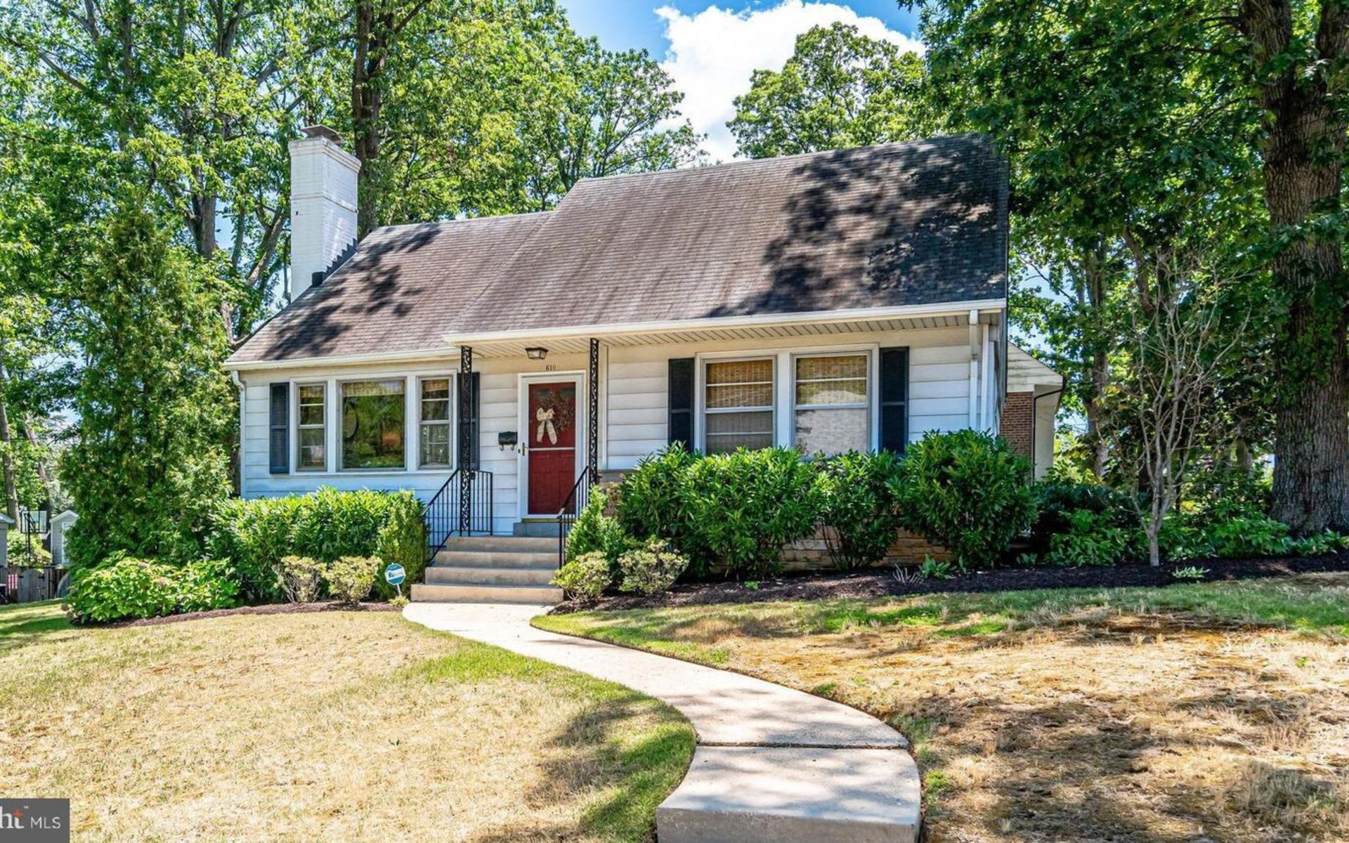 610 Crestwood Dr