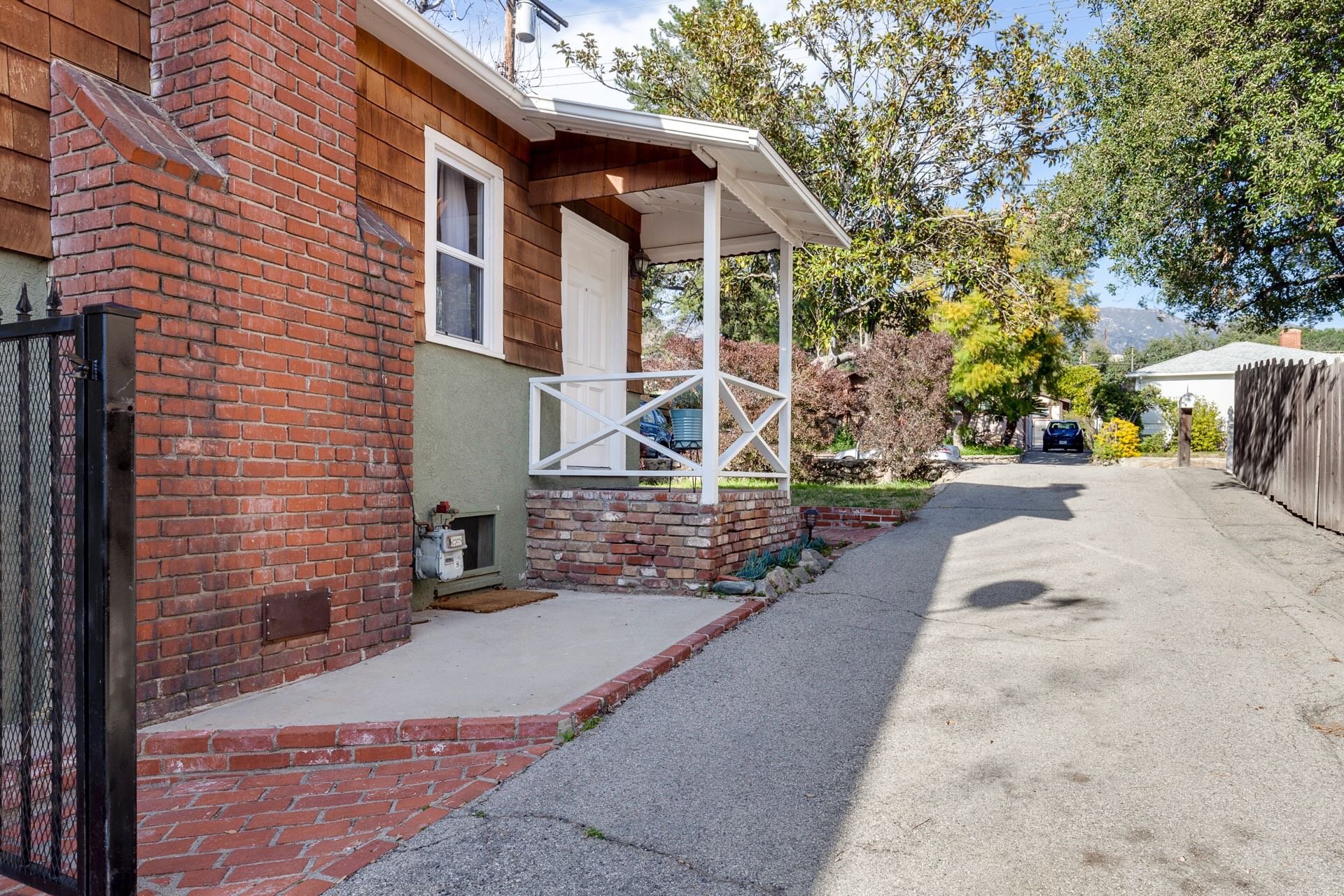 3430 MONTROSE Avenue