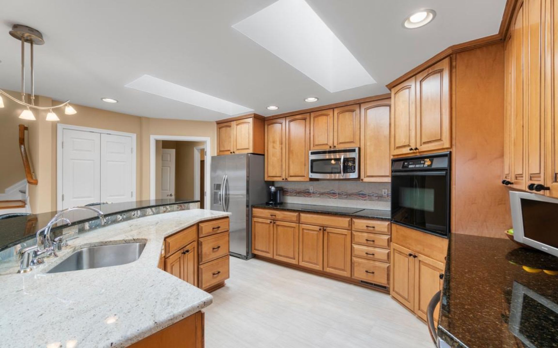 2700 Pinecrest Dr