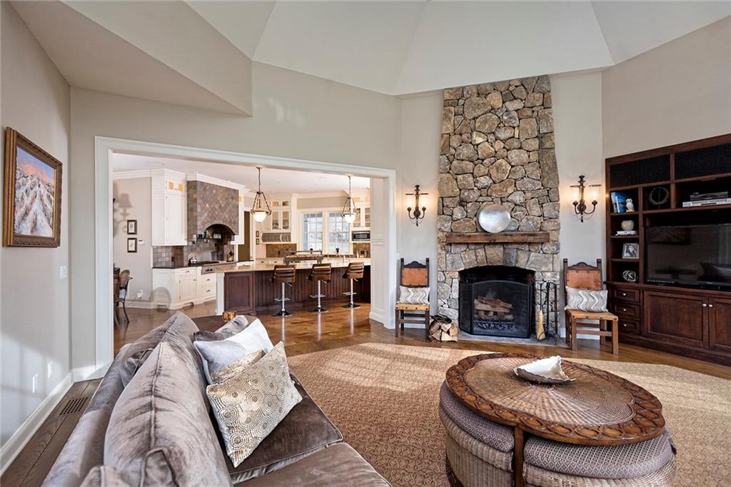 16 Twin Oak Ln