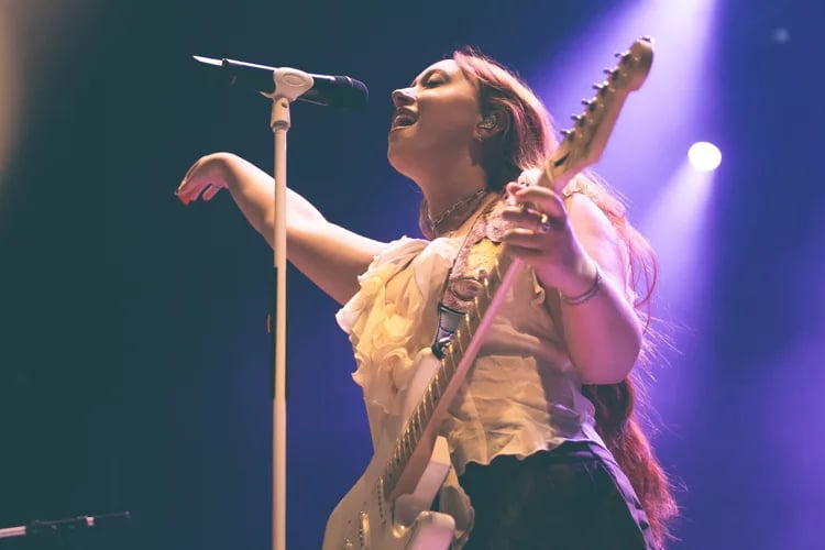 Photos: Suki Waterhouse brings ‘The Loveland Tour’ to St. Louis