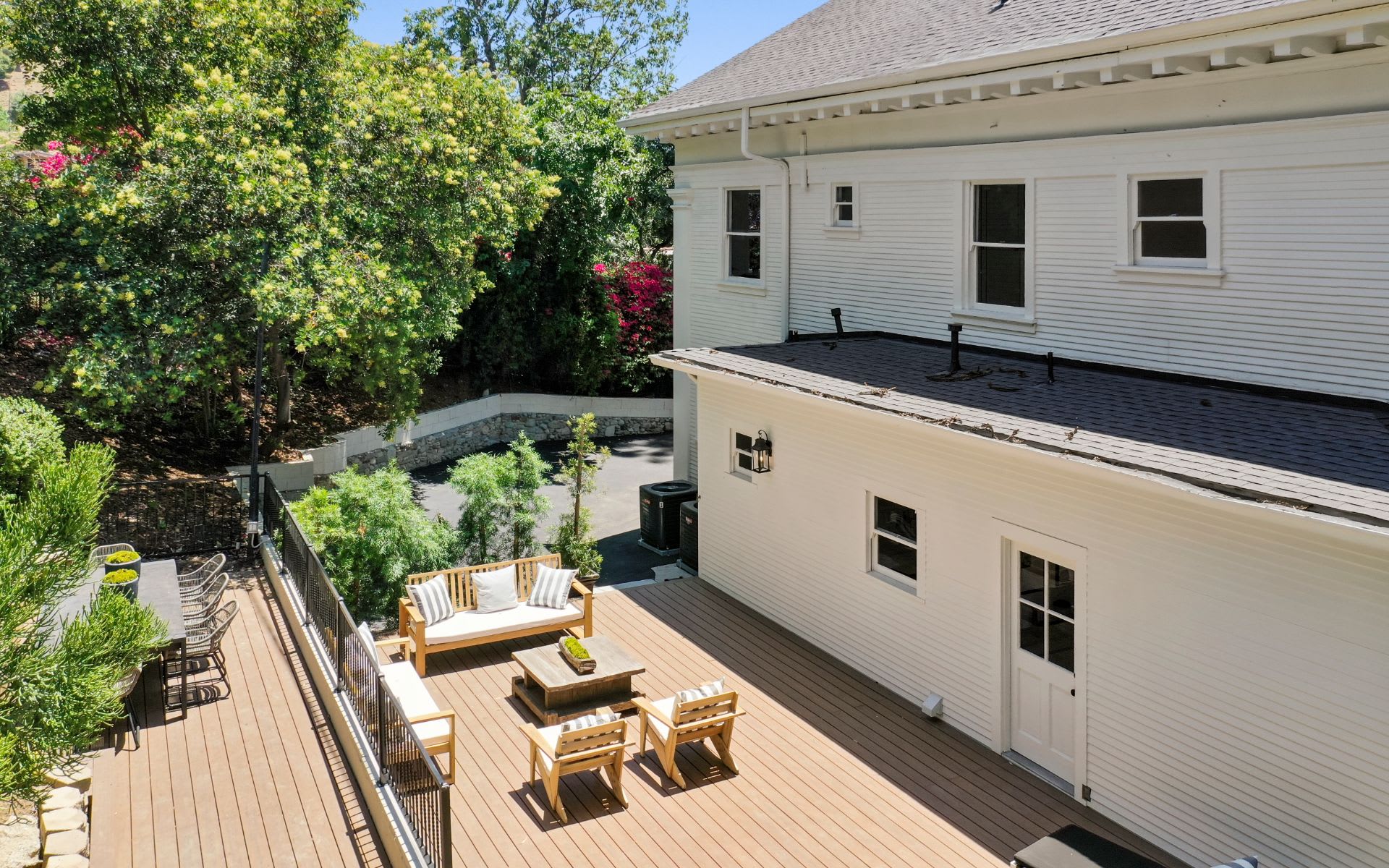  901 Isabel St