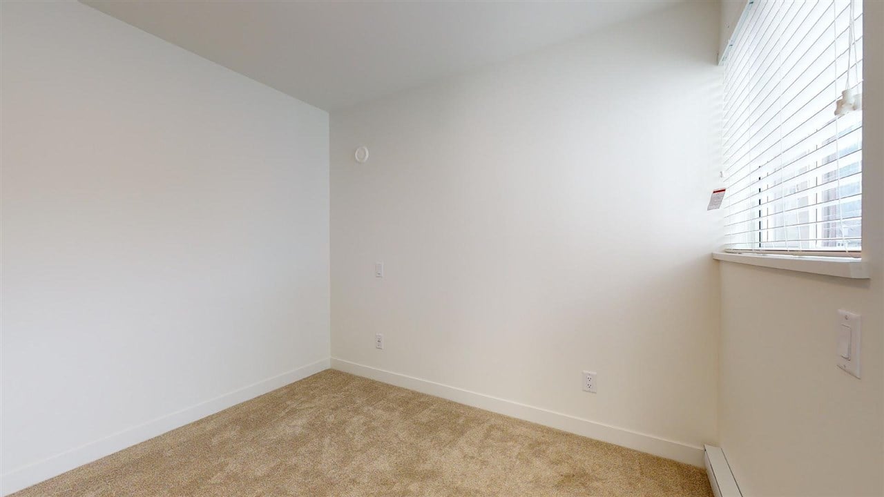 216-1365 Pemberton Ave