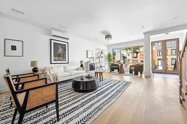 516 Lexington Avenue Unit: TWNHSE