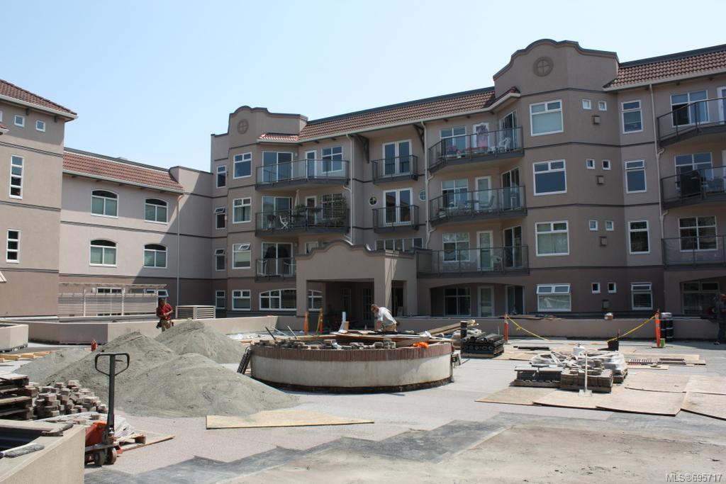 203-1083 Tillicum Rd