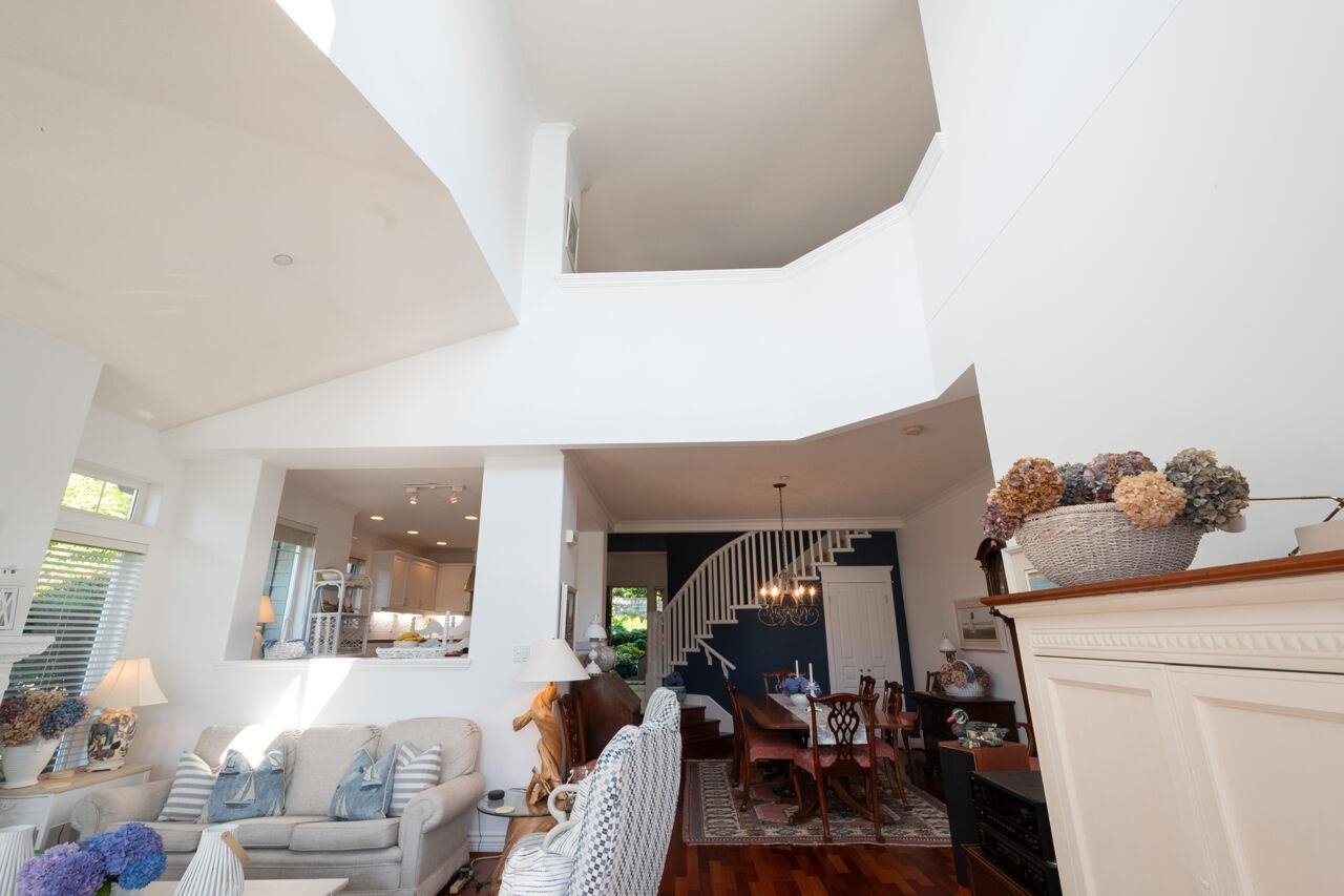 15 Beach Dr