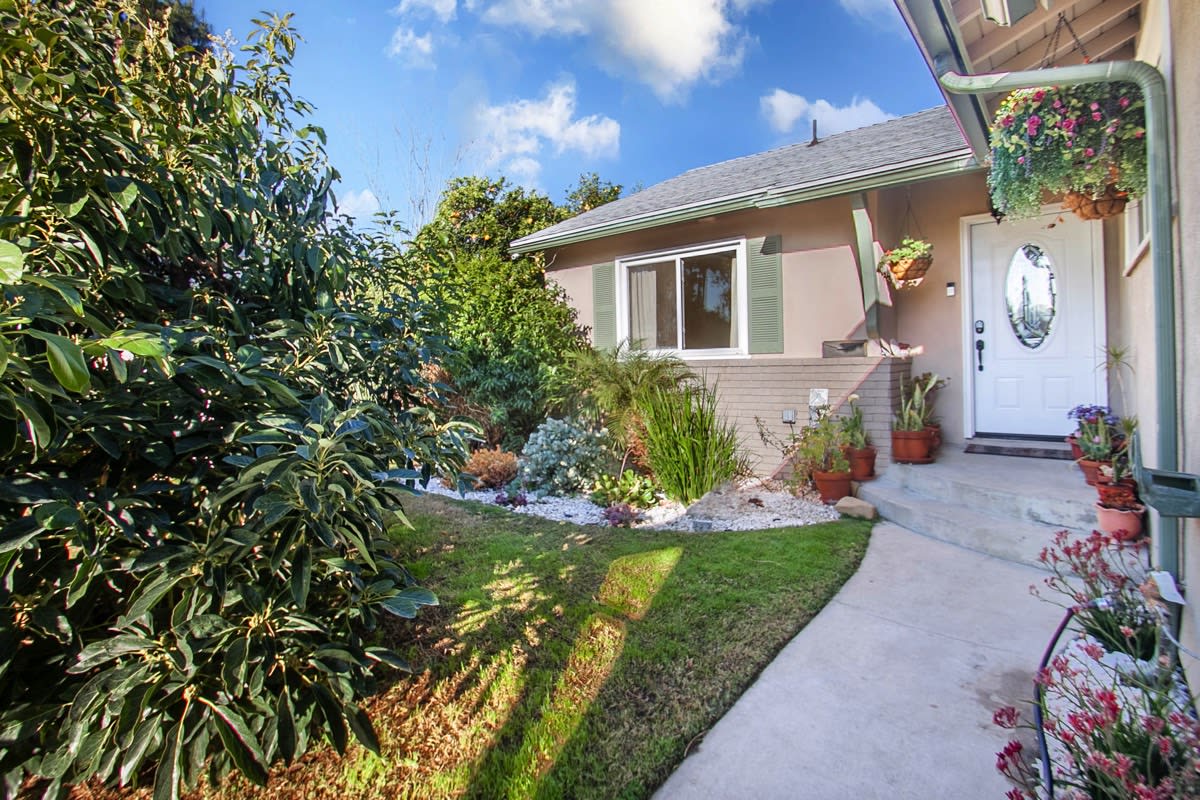 13011 Debby St Valley Glen, CA