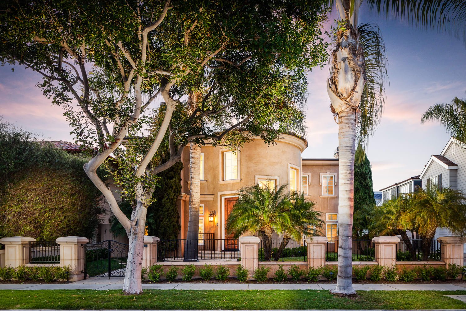 1806 E Balboa Blvd