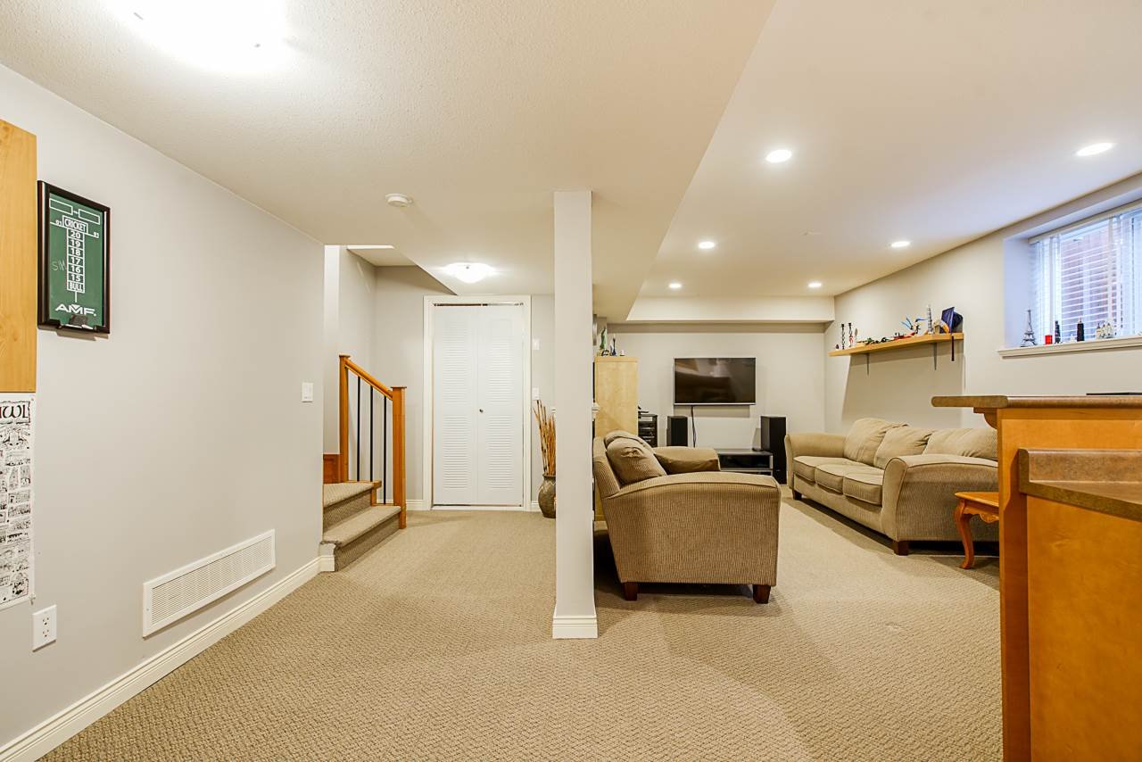 6056 164 St