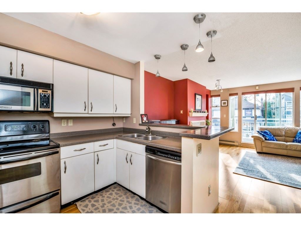 203-838 W 14th Ave