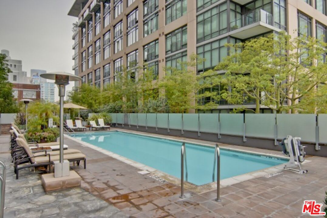 1111 S Grand Ave #1205