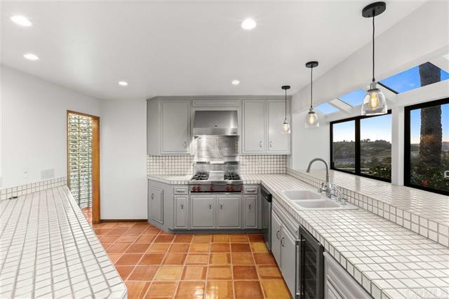 1050 Solana Dr