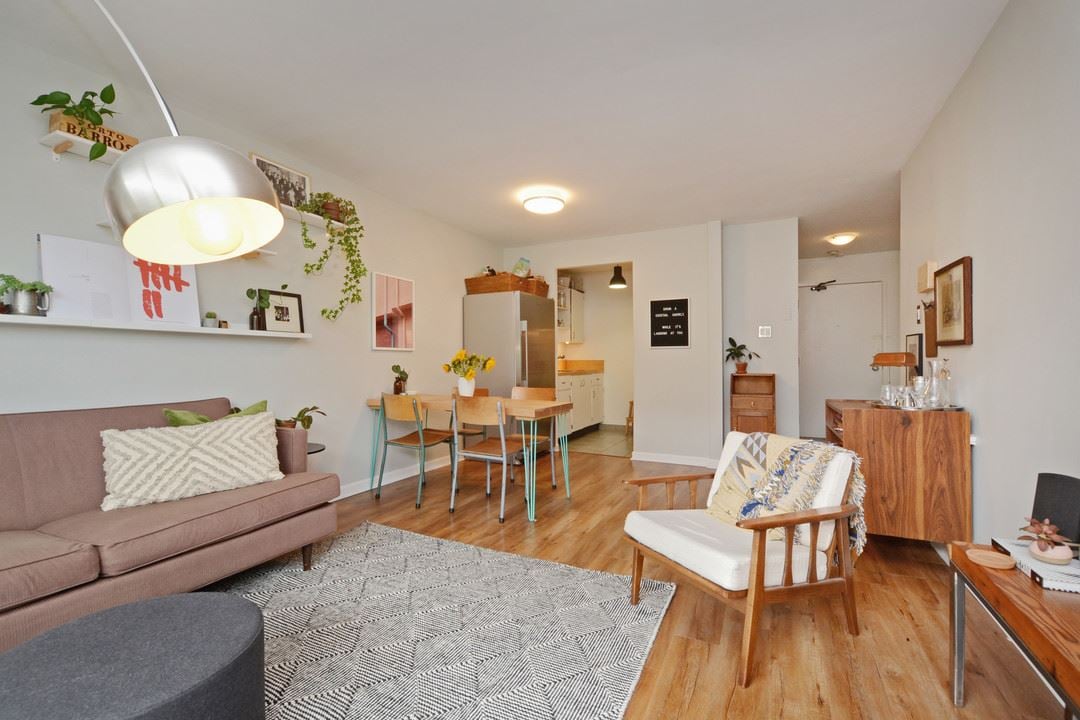 204-570 E 8th Ave