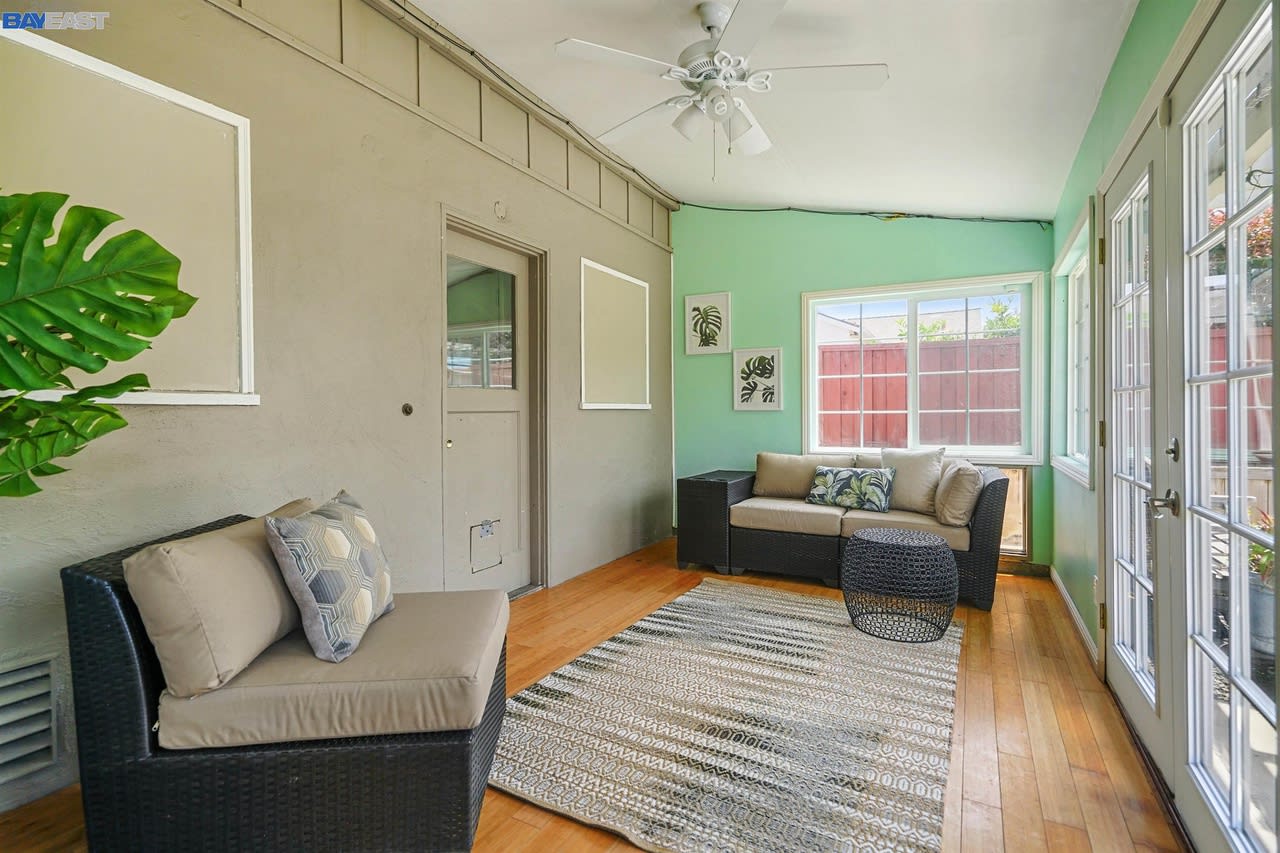 165 Bradhoff Ave